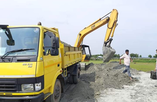 অবৈধভাবে বালু উত্তোলনে দুজনকে এক লাখ টাকা জরিমানা