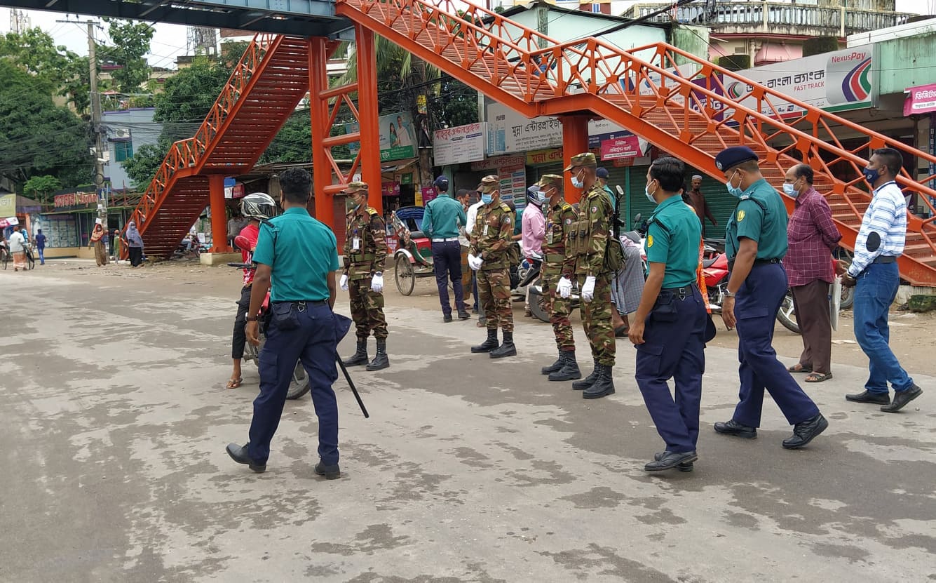 লকডাউনের তৃতীয় দিনেও সিলেটে তৎপর আইনশৃঙ্খলা বাহিনী