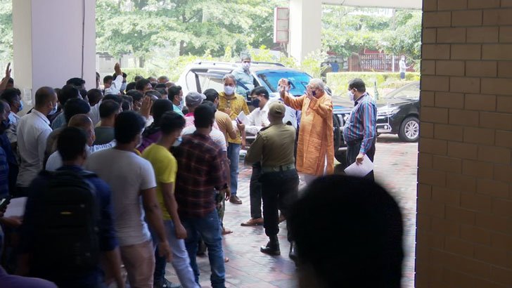 সার্ভার সচল হলে শনিবার থেকে দুই দেশের প্রবাসীদের টিকা নিবন্ধন