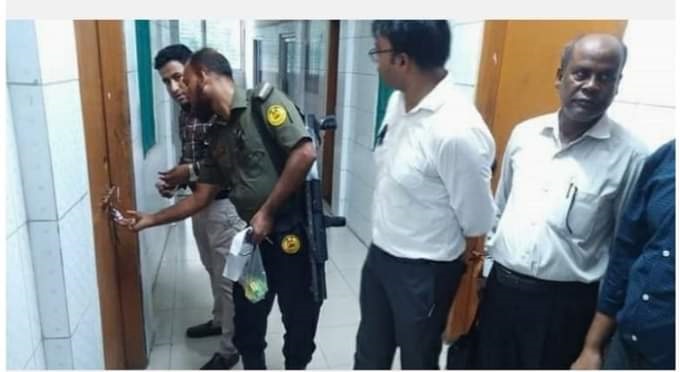 ডুমুরিয়া চুকনাগরের বহুল আলোচিত হালিমা ক্লিনিক সিলগালা।