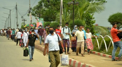 ঢাকায় ফিরছে কর্মজীবী মানুষ একদিনে এলো ৪ লাখ!
