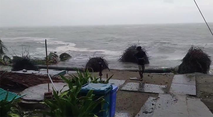 উড়িষ্যা উপকূল থেকে ২০ কিমি দূরে আছে ঘূর্ণিঝড় ইয়াস