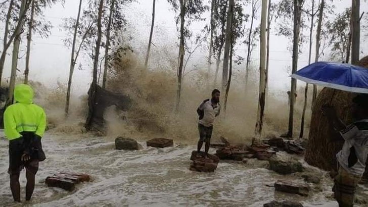 ঘূর্ণিঝড় ইয়াসের আঘাতে দেশে ৬ জনের প্রাণহানি