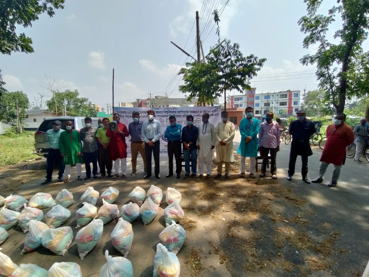 কর্মহীন মানুষের পরিবারকে খাদ্যসামগ্রী  দিলো শাবিপ্রবির অফিসার্স অ্যাসোসিয়েশন