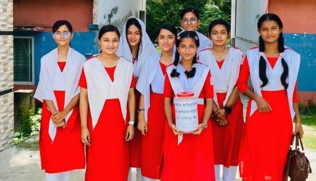 ডুমুরিয়ায় শিক্ষার্থীরা বন্যার্তদের সাহায্যার্থে প্রধান উপদেষ্ঠার ত্রান তহবিলে ২৫ হাজার টাকা অনুদান 