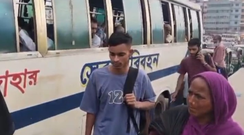 বুড়িগঙ্গা সেতুর উপড়ে অবৈধ বাসস্ট্যান্ডে ভোগান্তি 