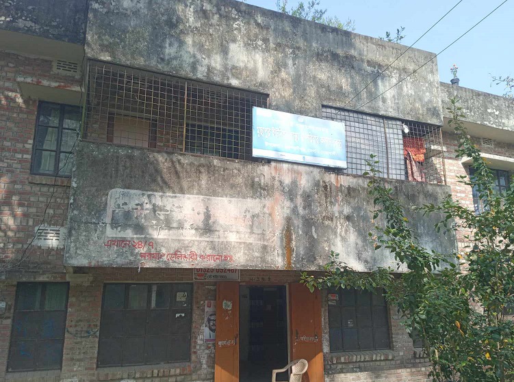 গর্ভকালীন সেবা কার্ড নিতে দিতে হচ্ছে টাকা, লাইভে চেয়ারম্যানের প্রতিবাদ