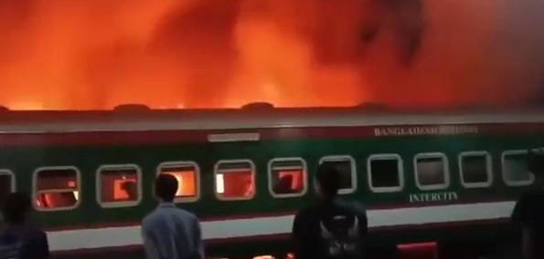 টাঙ্গাইলে ট্রেনে আগুন, তদন্ত কমিটি গঠন