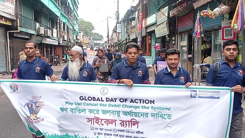 ঋণ বাতিল করে জলবায়ু অর্থায়নের দাবিতে সাতক্ষীরায় সুন্দরবন ফাউন্ডেশনের উদ্যোগে সাইকেল র‍্যালি