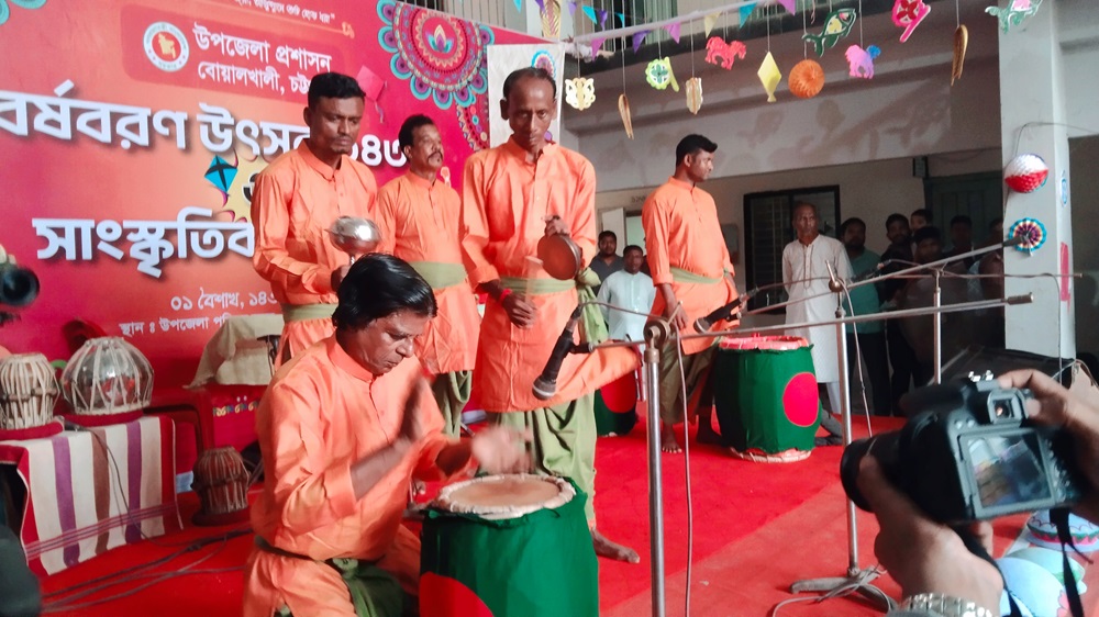 বিনয়বাঁশী শিল্পীগোষ্ঠীর ঢোলবাদনের মধ্যে দিয়ে বোয়ালখালী উপজেলায় বর্ষবরণ অনুষ্ঠানের উদ্বোধন