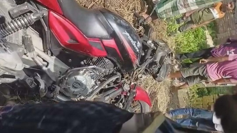 ঠাকুরগাঁওয়ে সড়ক দু'র্ঘট'নায় স্কুল শিক্ষার্থীসহ নি'হ'ত ২,আ'হ'ত ১