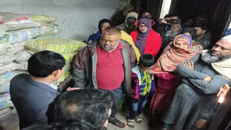 সাতক্ষীরায় ভেজাল সার তৈরি ও বিক্রির দায়ে জরিমানা,সার ও কীটনাশক জব্দ