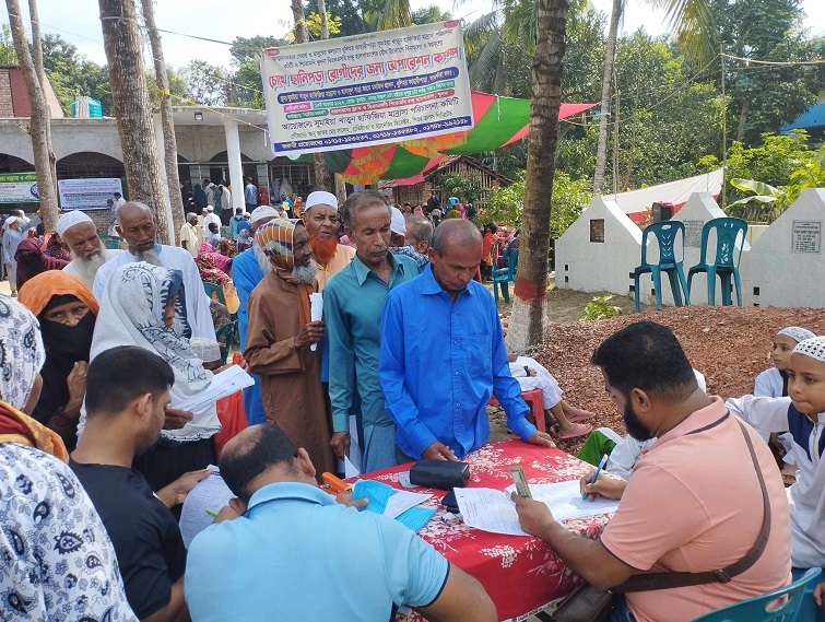 সাতক্ষীরার ধুলিহরে চোখের ছানি পড়া রোগীদের বিনামূল্যে অপারেশন ক্যাম্প অনুষ্ঠিত