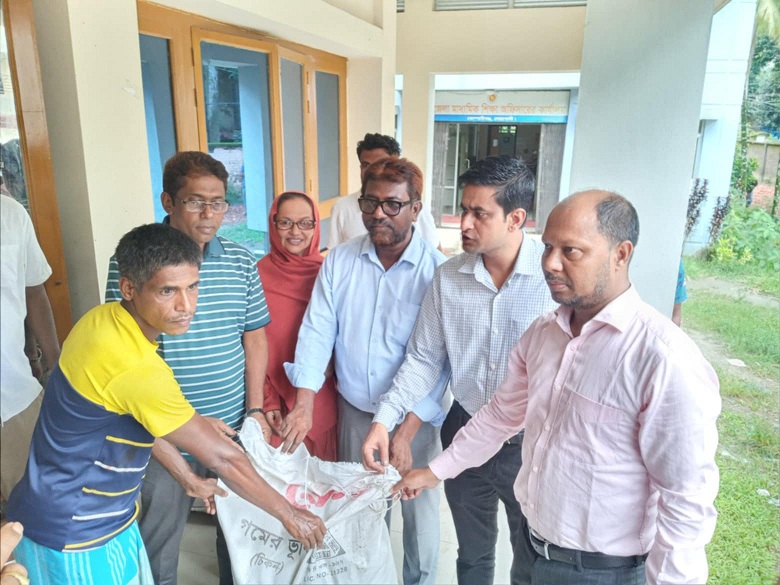 কোম্পানীগঞ্জে প্রধানমন্ত্রীর উপহার পেলো ঘূর্ণিঝড় রিমেলে ক্ষতিগ্রস্তরা
