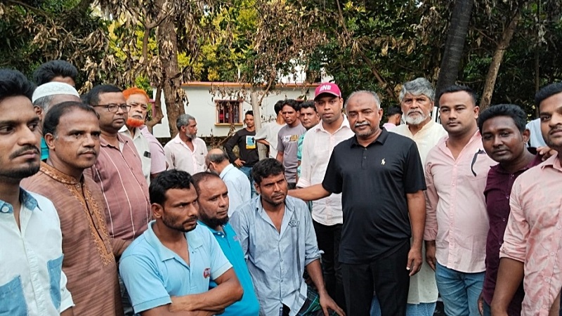 কোম্পানীগঞ্জে আগুনে ক্ষতিগ্রস্ত পরিবারের পাশে বিএনপি নেতা রিপন 