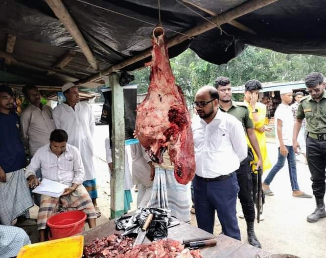 মহেশখালীতে মাংসের দোকানে ভ্রাম্যমান আদালত,ওজনে কম মাংসের দাম বৃদ্ধি  দায়ে ৭ হাজার টাকা জরিমানা!