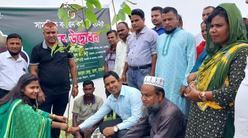সাতক্ষীরার তালায় সামাজিক বনায়ন কর্মসূচির উদ্বোধন