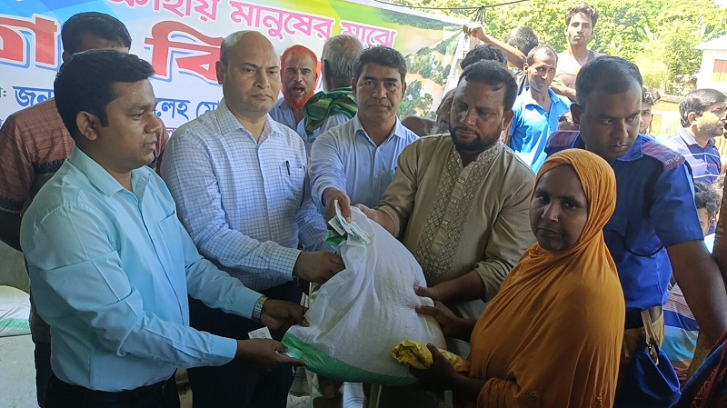 চাঁপাইনবাবগঞ্জে কমতে শুরু করেছে পদ্মা,মহানন্দা সহ সব নদ-নদীর পানি,তবে দূর্ভোগ কাটেনি বানভাসিদের
