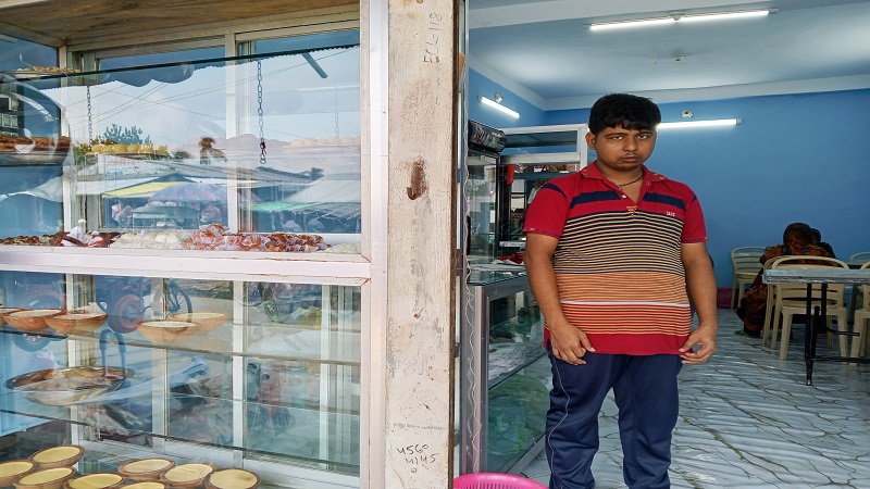 ডুমুরিয়া দুধ বাজারে‘হৃদয় সুইটস’-এর শুভ উদ্বোধন