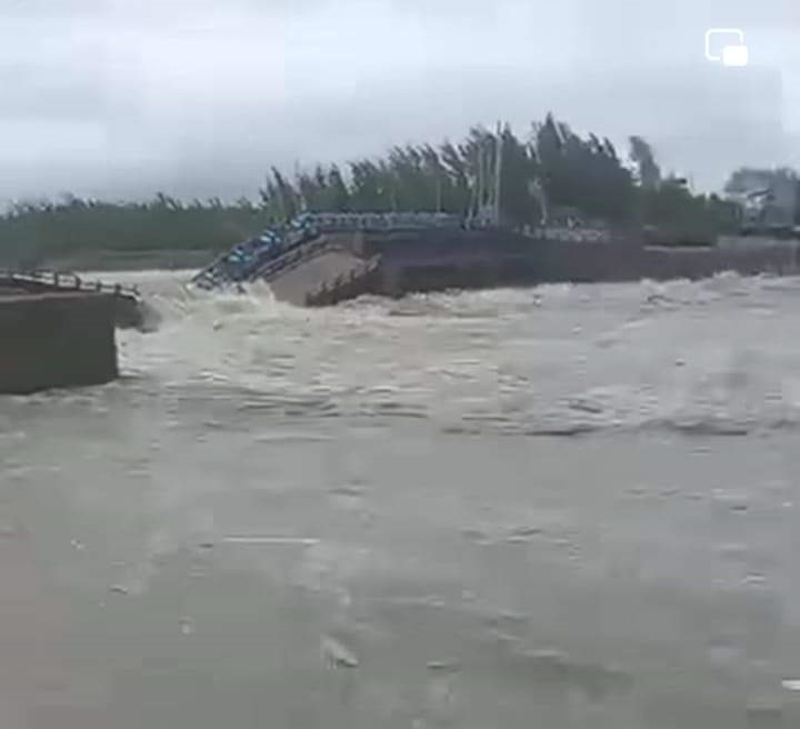 কোম্পানীগঞ্জে ভেঙ্গে গেছে মুছাপুর রেগুলেটর