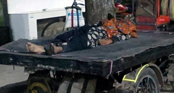 স্বজন ভেবে লাশ বাড়িতে নেওয়ার পথেই মৃত নারীর ফোন- তিনি মরেননি