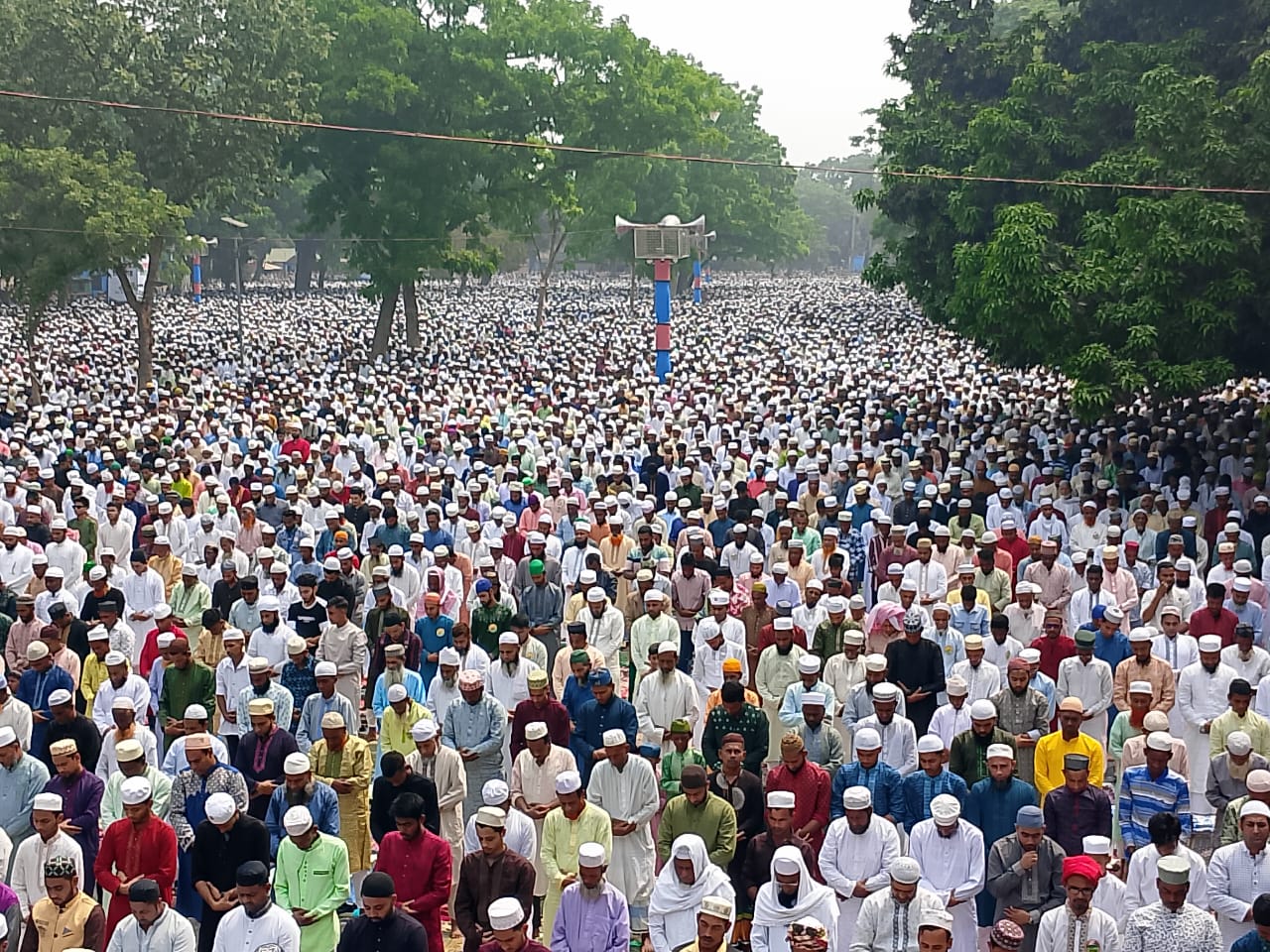 কিশোরগঞ্জে স্মরণকালের বৃহত্তর ঈদজামাত শোলাকিয়ায়