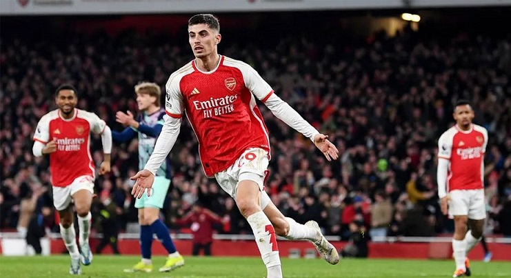 ইপিএল ফুটবলে জয় দিয়ে পয়েন্ট তালিকার শীর্ষে উঠে এসেছে আর্সেনাল