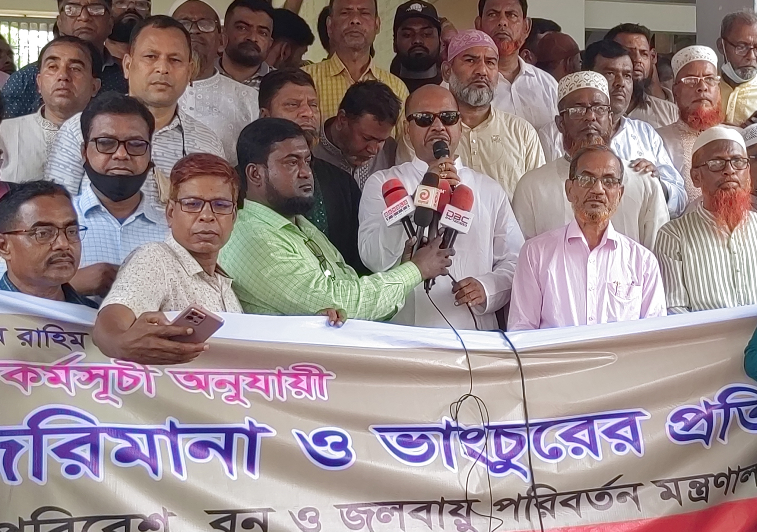 টাঙ্গাইলে মালিক সমিতির স্মারকলিপি দেশে পনের দিন ইট বিক্রি বন্ধের ঘোষণা