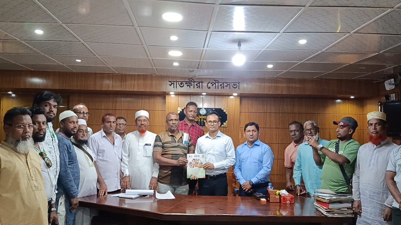 সাতক্ষীরায় ফুটপথ ও সড়কের পাশে অবৈধ স্থাপনা উচ্ছেদ এবং নিরাপদ সড়ক দাবীতে নিসচার স্মারকলিপি