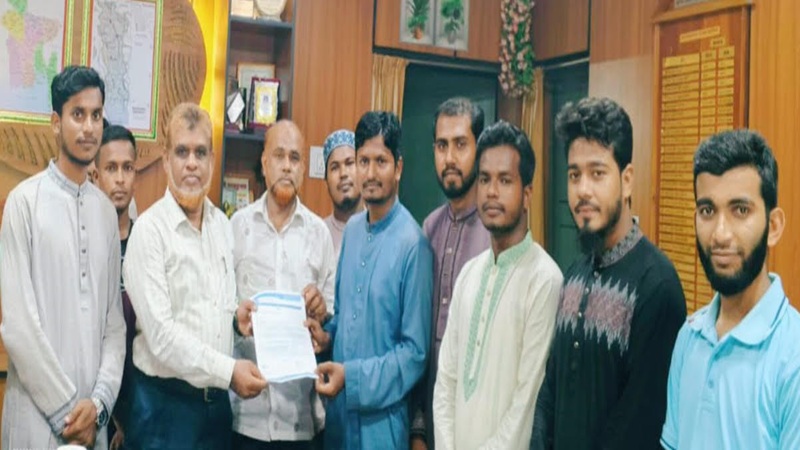 সাতক্ষীরা সরকারি কলেজের জিয়া হল চালুর দাবিতে স্মারকলিপি প্রদান
