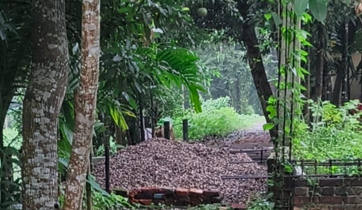 বিশ্বনাথের পল্লীতে বালু ও পাথর দিয়ে সরকারি রাস্তা বন্ধ করে দেওয়ার অভিযোগ