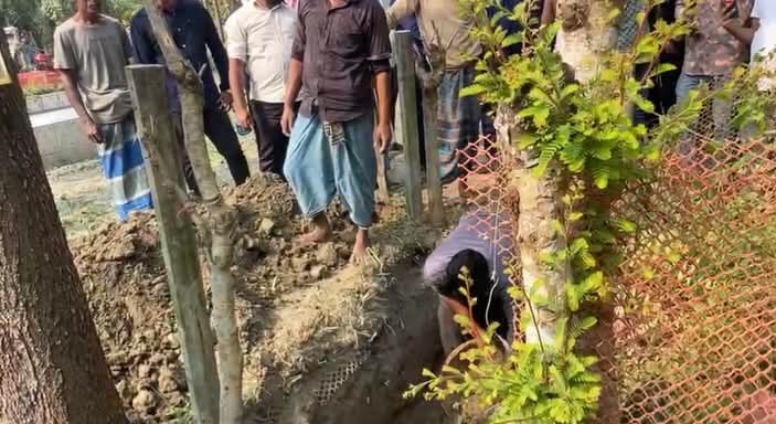 কোম্পানীগঞ্জে ১১ বছর পর গুলিতে নিহত শিবির কর্মীর কবর থেকে লাশ উত্তোলন
