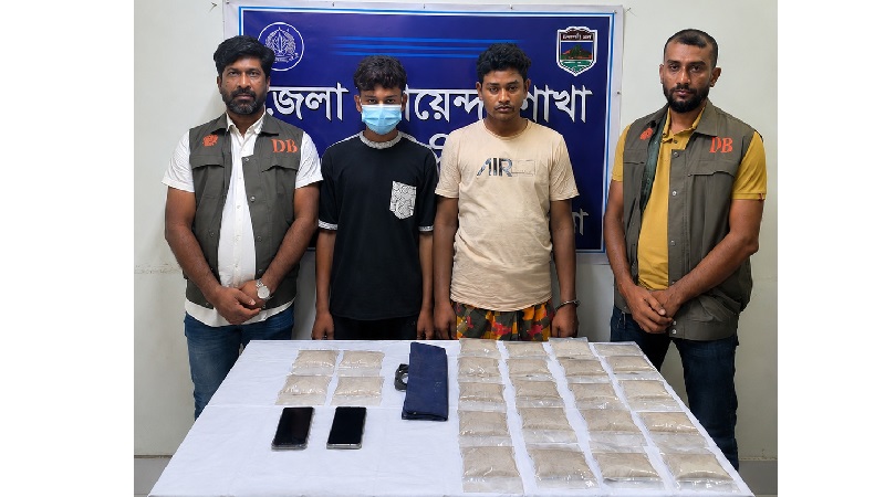 চাঁপাইনবাবগঞ্জে ২ কোটি ৩২ লক্ষ টাকার ২ কেজি ৩২০ গ্রাম হেলাইন সহ গ্রেপ্তার ২