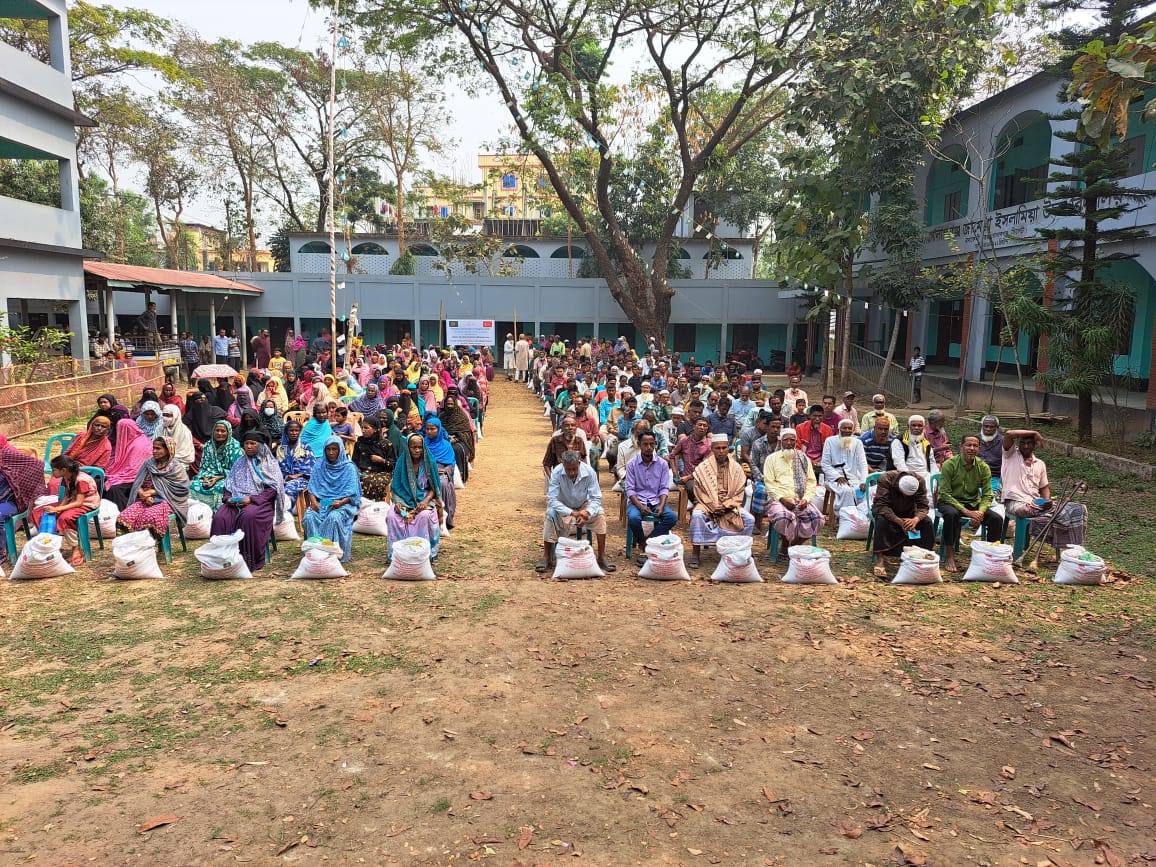 গোলাপগঞ্জে রমজান উপলক্ষে অসহায় ও দুস্তদের মধ্যে খাদ্য সামগ্রী বিতরণ