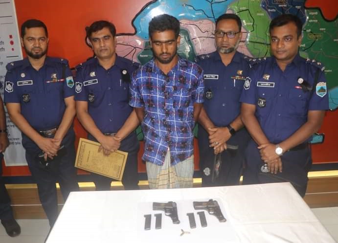 শিবগঞ্জে বিদেশি পিস্তলসহ আটক ১