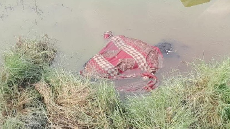 পাইকগাছায় মা'কে হত্যা করে পুলিশ কর্মকর্তার বাড়িতে ডাকাতি,পুকুর থেকে গলাকাটা লাশ উদ্ধার