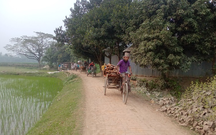 জনস্বার্থে রায়গঞ্জের এক কিলোমিটার রাস্তা পাকা চান এলাকাবাসী