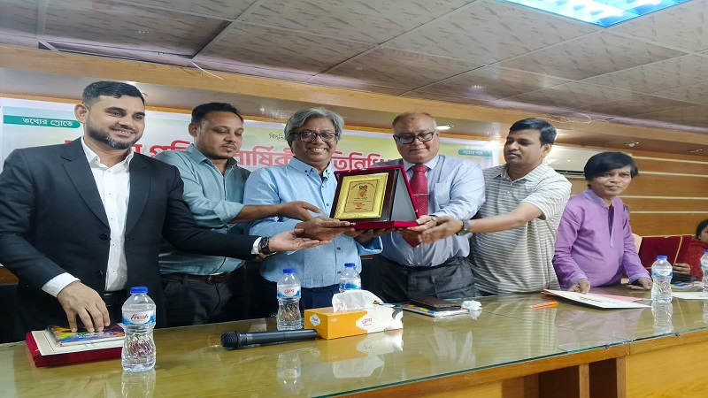 সাংবাদিকতায় বিশেষ অবদানের জন্য শামীম চৌধুরীকে সম্মাননা দিয়েছে বাংলাদেশ মেইল২৪