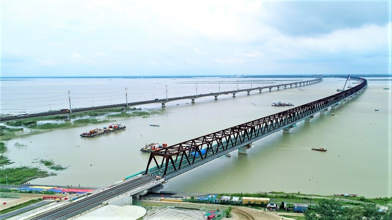 ঈদযাত্রায় মহাসড়কে জটের শঙ্কা যমুনাসেতুর ‘বটলনেক
