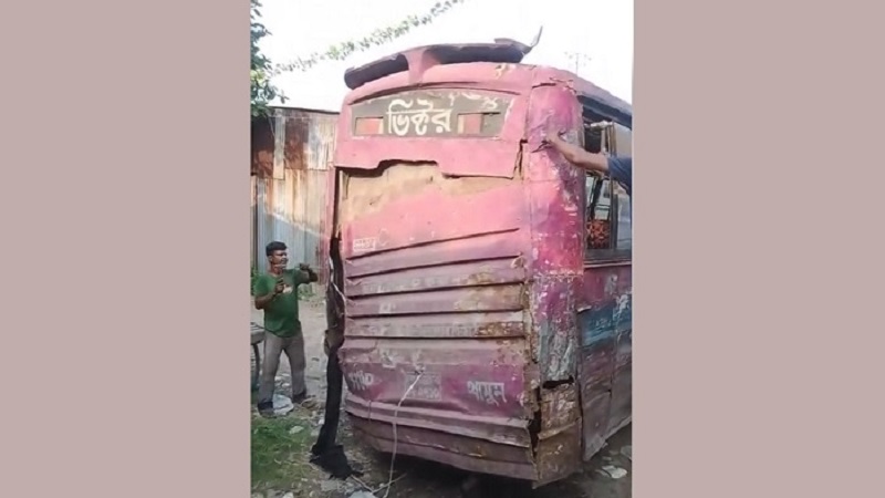 ভাইরাল ভিডিওতেই ব্যবস্থা,জরাজীর্ণ বাসের নিবন্ধন বাতিল