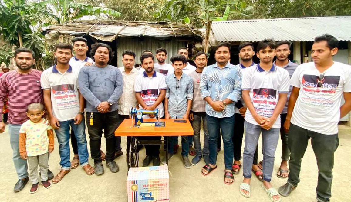 চৌগাছা পরিবার স্বেচ্ছাসেবী সংগঠনের পক্ষ থেকে সেলাই মেশিন প্রদান
