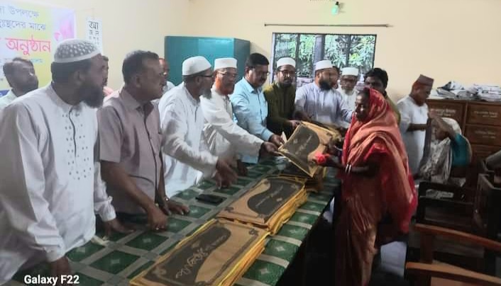 চোগাছায় দুস্থ সনাতন ধর্মালম্বীদের মাঝে জামায়াতের উপহার সামগ্রী বিতরণ 