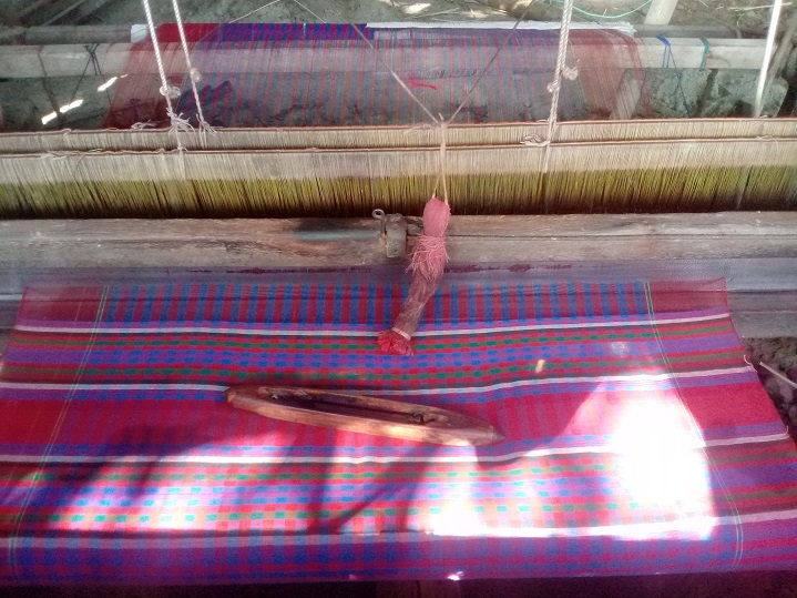 রায়গঞ্জ থেকে হারিয়ে যেতে বসেছে হাতে বুনানো তাঁত শিল্প