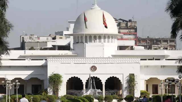 অন্তর্বর্তীকালীন সরকার গঠনের প্রস্তুতি শুরু,সন্ধ্যায় বঙ্গভবনে শপথ