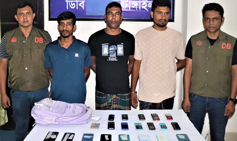ঢাকা-টাঙ্গাইল মহাসড়কে বাসে ডাকাতির ঘটনায় গ্রেফতার ৩