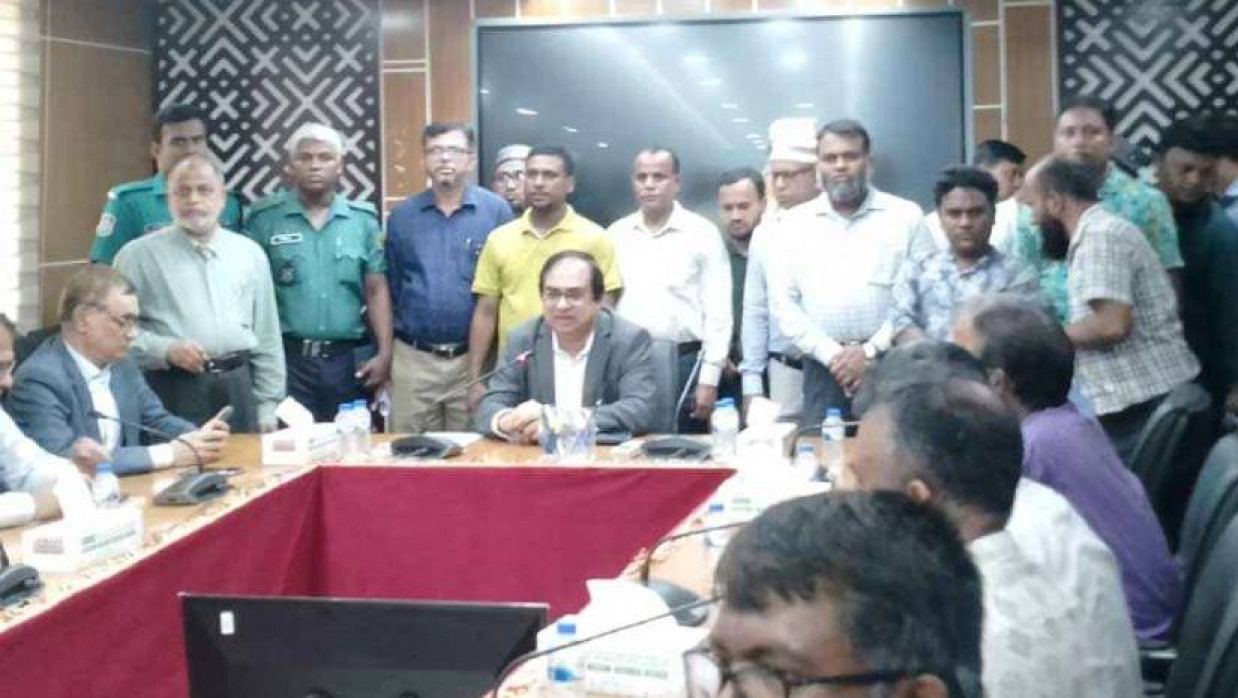 অধ্যাদেশ বাতিলের দাবিতে সচিবালয়ে কর্মচারীদের আন্দোলন স্থগিত:প্রধান উপদেষ্টার ফেরার পর সিদ্ধান্ত 