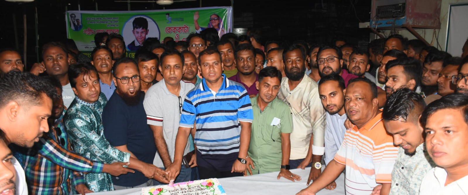 শেখ রাসেলের জন্মদিন উপলক্ষে মহানগর স্বেচ্ছাসেবক লীগের দোয়া মাহফিল ও কেককাটা