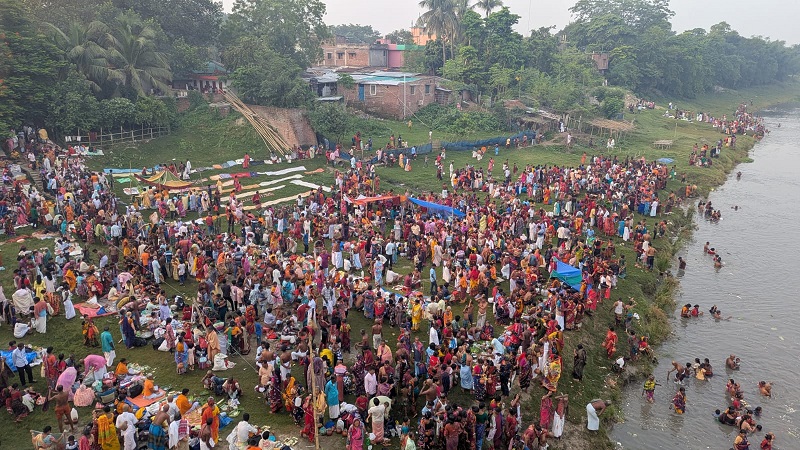 চাঁপাইনবাবগঞ্জের কানসাটে গঙ্গাস্নান 