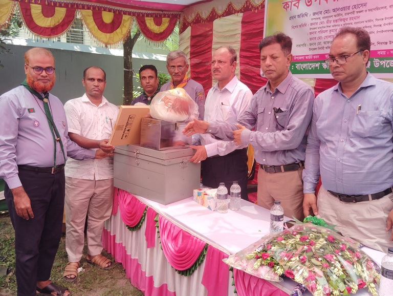 চাঁপাইনবাবগঞ্জের ৩৫০টি প্রাথমিক বিদ্যালয়ে কাব-স্কাউট উপকরণ বিতরণ কার্যক্রম উদ্বোধন