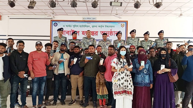 জানুয়ারিতে ৮৪ টি হারানো মোবাইল ও বিকাশ প্রতারণার নগদ ৮৯ হাজার  টাকা উদ্ধার করেছে  এপিবিএন খুলনা